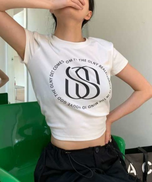 Vipoa（ヴィポア）の「バックカットアウトフィットプリントT（Tシャツ/カットソー・レディース・ホワイト/ブラック・FREE）」の5枚目の写真