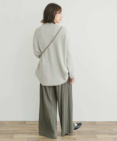 ITEMS URBANRESEARCH（アイテムズ アーバンリサーチ）の「プリーツワイドパンツ（その他パンツ・レディース・ベージュ/ライトカーキ/ブラウン系その他・FREE）」の7枚目の写真