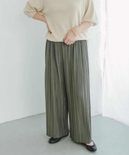 ITEMS URBANRESEARCH（アイテムズ アーバンリサーチ）の「プリーツワイドパンツ（その他パンツ・レディース・ベージュ/ライトカーキ/ブラウン系その他・FREE）」の8枚目の写真