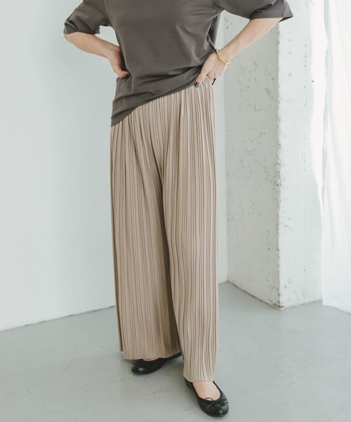 ITEMS URBANRESEARCH（アイテムズ アーバンリサーチ）の「プリーツワイドパンツ（その他パンツ・レディース・ベージュ/ライトカーキ/ブラウン系その他・FREE）」の19枚目の写真