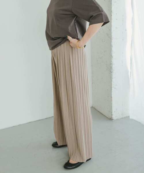 ITEMS URBANRESEARCH（アイテムズ アーバンリサーチ）の「プリーツワイドパンツ（その他パンツ・レディース・ベージュ/ライトカーキ/ブラウン系その他・FREE）」の21枚目の写真