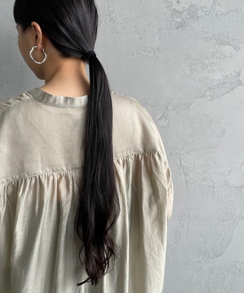 JF Ready Made（ジェイエフレディメイド）の「[Jf Ready Made/ジェイエフレディメイド] バックギャザー シアーシャツブラウス（シャツ/ブラウス・レディース・グレイッシュベージュ/ブラウン/グリーン/チャコール・F）」の22枚目の写真