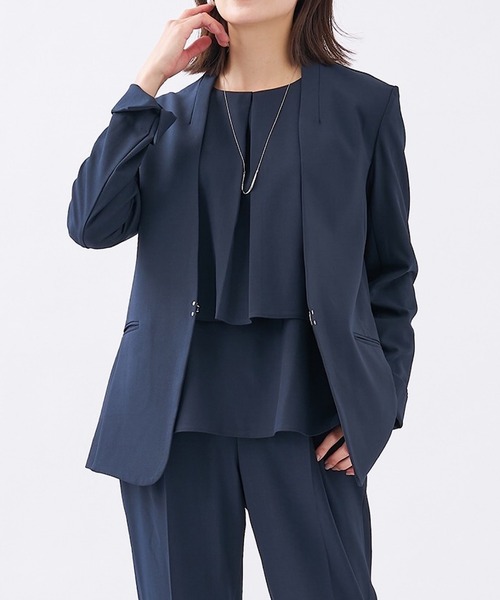 abahouse mavie（アバハウスマヴィ）の「【エニデイカセット】ノーカラージャケット（ノーカラージャケット・レディース・ブラック/グレイッシュブルー/ネイビー/アイボリー・36/40/38）」の3枚目の写真