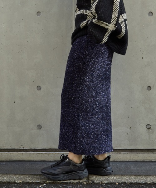 NOMINE(ノミネ)の「【セットアップ対応可】ラメシャギータイトニットスカート(スカート・レディース・ライトグレー/シルバー/ゴールド/パープル・フリー)」の3枚目の写真