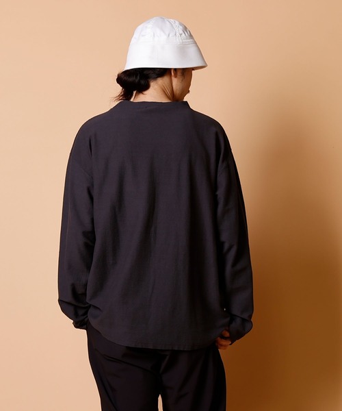 WALLA WALLA SPORT（ワラワラスポーツ）の「RIDGE MINI MOCK L/S TEE/ リッジ ミニ モック ロングスリーブ ティー（Tシャツ/カットソー・メンズ・ブラック系その他/アイボリー/ダークインディゴブルー/モカ/グレイッシュベージュ・LARGE/MEDIUM/X-LARGE/SMALL）」の7枚目の写真