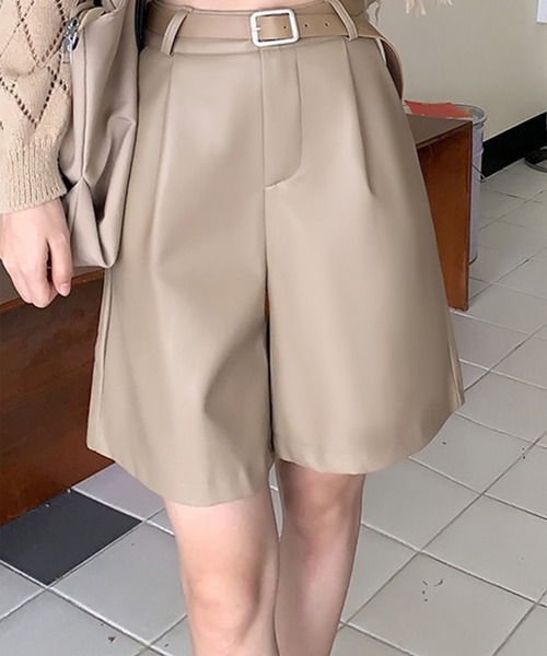 LYEON(リヨン)の「ベルト付きレザーハイウエストショートパンツ(その他パンツ・レディース・ブラック/ベージュ/ブラウン・FREE)」の3枚目の写真