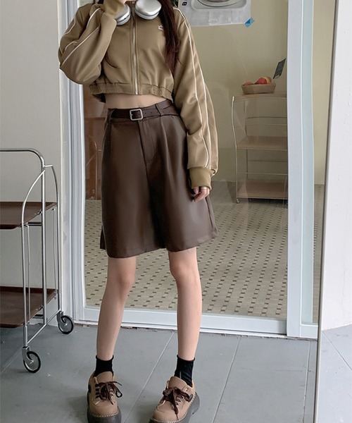 LYEON(リヨン)の「ベルト付きレザーハイウエストショートパンツ(その他パンツ・レディース・ブラック/ベージュ/ブラウン・FREE)」の8枚目の写真