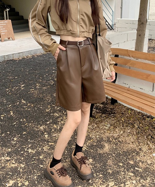 LYEON(リヨン)の「ベルト付きレザーハイウエストショートパンツ(その他パンツ・レディース・ブラック/ベージュ/ブラウン・FREE)」の12枚目の写真