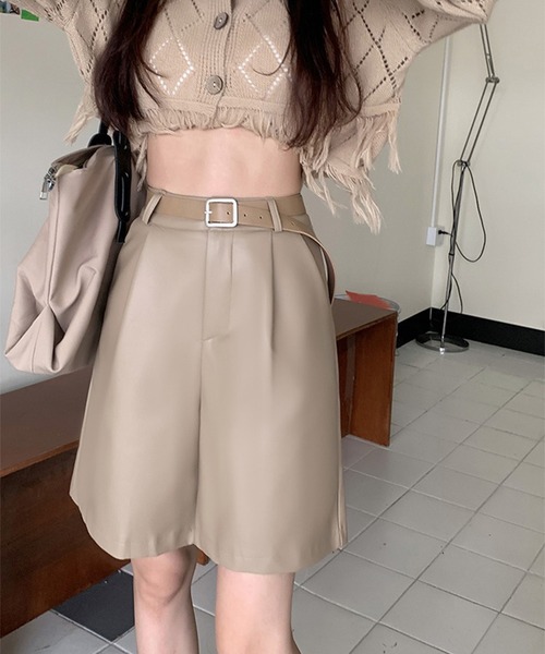 LYEON(リヨン)の「ベルト付きレザーハイウエストショートパンツ(その他パンツ・レディース・ブラック/ベージュ/ブラウン・FREE)」の13枚目の写真