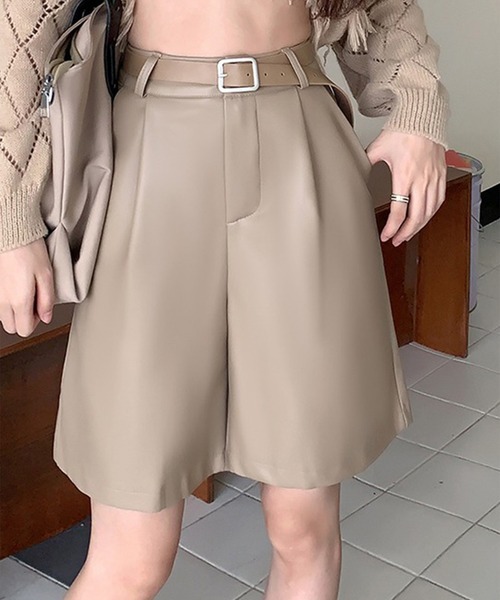 LYEON(リヨン)の「ベルト付きレザーハイウエストショートパンツ(その他パンツ・レディース・ブラック/ベージュ/ブラウン・FREE)」の14枚目の写真