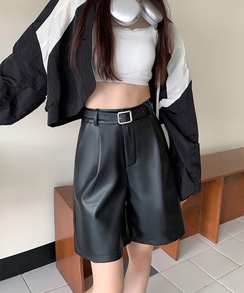 LYEON(リヨン)の「ベルト付きレザーハイウエストショートパンツ(その他パンツ・レディース・ブラック/ベージュ/ブラウン・FREE)」の20枚目の写真