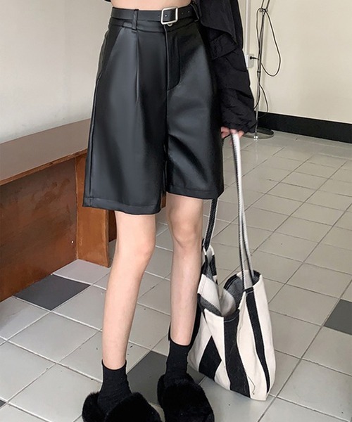 LYEON(リヨン)の「ベルト付きレザーハイウエストショートパンツ(その他パンツ・レディース・ブラック/ベージュ/ブラウン・FREE)」の21枚目の写真