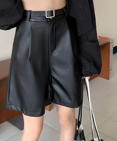 LYEON(リヨン)の「ベルト付きレザーハイウエストショートパンツ(その他パンツ・レディース・ブラック/ベージュ/ブラウン・FREE)」の22枚目の写真