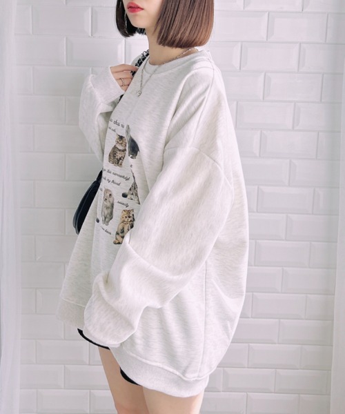Loueme（ルエム）の「メニーキャットロゴプリントスウェットトップス（スウェット・レディース・グレー・M/XL）」の3枚目の写真