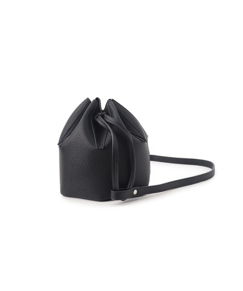 INDIVI（インディヴィ）の「◆【合皮／2WAY／ショルダー付き】シュリンクドロストバッグ（ショルダーバッグ・レディース・ブラック/オフホワイト・00）」の4枚目の写真