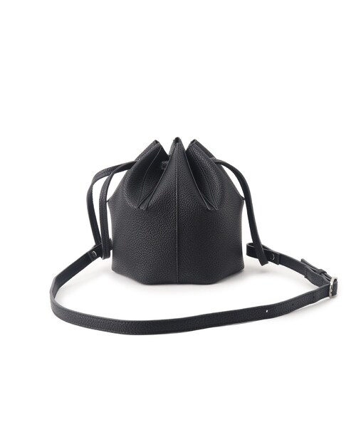 INDIVI（インディヴィ）の「◆【合皮／2WAY／ショルダー付き】シュリンクドロストバッグ（ショルダーバッグ・レディース・ブラック/オフホワイト・00）」の5枚目の写真