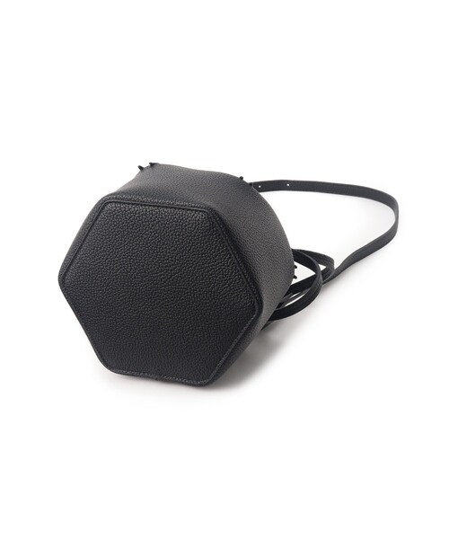 INDIVI（インディヴィ）の「◆【合皮／2WAY／ショルダー付き】シュリンクドロストバッグ（ショルダーバッグ・レディース・ブラック/オフホワイト・00）」の6枚目の写真