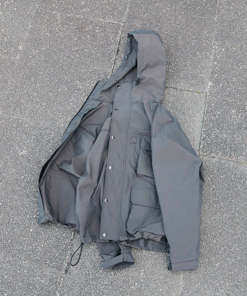 WETTEMPT（ウィテンプト）の「MULTI POCKET MOUNTAIN PARKA / マルチポケットマウンテンパーカー（マウンテンパーカー・メンズ・ブラック/ブルー/チャコールグレー・LARGE/MEDIUM/SMALL）」の18枚目の写真