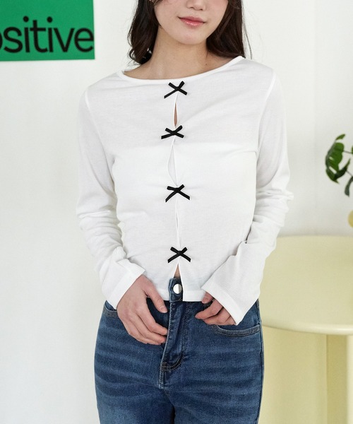 UNE MANSION(ユヌマンション)の「【レイヤードコーデおすすめ】フロントカットオフリボンラウンドTシャツカットソー(Tシャツ/カットソー・レディース・グレー/ブラック/ホワイト・FREE)」の9枚目の写真