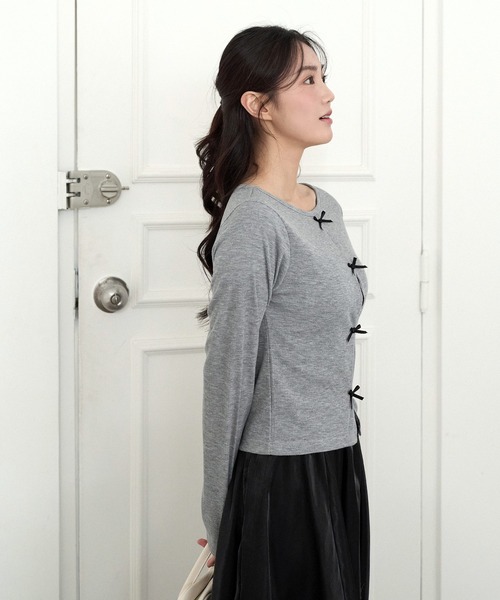 UNE MANSION(ユヌマンション)の「【レイヤードコーデおすすめ】フロントカットオフリボンラウンドTシャツカットソー(Tシャツ/カットソー・レディース・グレー/ブラック/ホワイト・FREE)」の13枚目の写真