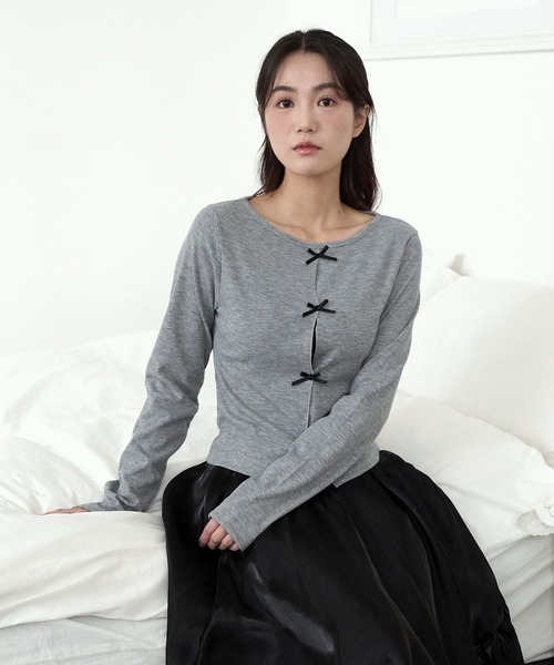 UNE MANSION(ユヌマンション)の「【レイヤードコーデおすすめ】フロントカットオフリボンラウンドTシャツカットソー(Tシャツ/カットソー・レディース・グレー/ブラック/ホワイト・FREE)」の16枚目の写真