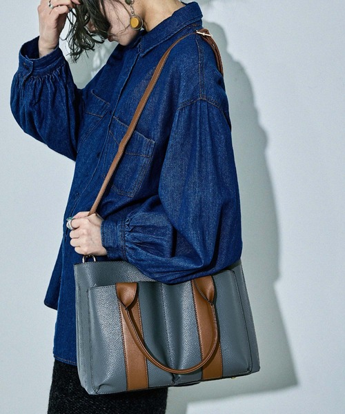 D.KELLY（ディーケリー）の「D.KELLY モダンバイカラーアウトポケット2WAYトートバッグ レディース バッグ（トートバッグ・レディース・モスグリーン/キャメル/モカ/ダークブルー/マスタード/オフホワイト/ローズ/ブラック/ライトピンク/グレイッシュベージュ/スカイブルー・ONE SIZE）」の7枚目の写真