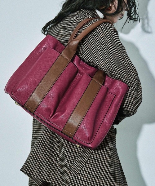 D.KELLY（ディーケリー）の「D.KELLY モダンバイカラーアウトポケット2WAYトートバッグ レディース バッグ（トートバッグ・レディース・モスグリーン/キャメル/モカ/ダークブルー/マスタード/オフホワイト/ローズ/ブラック/ライトピンク/グレイッシュベージュ/スカイブルー・ONE SIZE）」の11枚目の写真