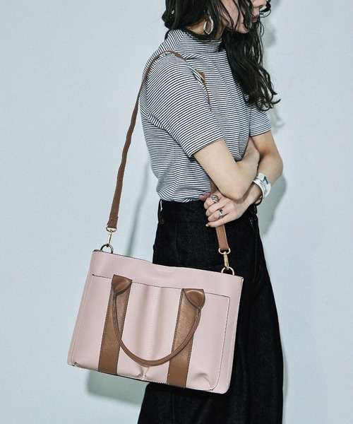 D.KELLY（ディーケリー）の「D.KELLY モダンバイカラーアウトポケット2WAYトートバッグ レディース バッグ（トートバッグ・レディース・モスグリーン/キャメル/モカ/ダークブルー/マスタード/オフホワイト/ローズ/ブラック/ライトピンク/グレイッシュベージュ/スカイブルー・ONE SIZE）」の10枚目の写真