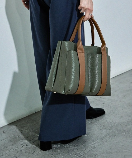 D.KELLY（ディーケリー）の「D.KELLY モダンバイカラーアウトポケット2WAYトートバッグ レディース バッグ（トートバッグ・レディース・モスグリーン/キャメル/モカ/ダークブルー/マスタード/オフホワイト/ローズ/ブラック/ライトピンク/グレイッシュベージュ/スカイブルー・ONE SIZE）」の12枚目の写真