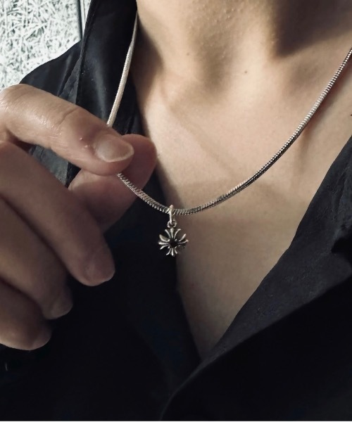 blatto（ブラット）の「【blatto 925silver】925シルバートップ　ミニ　ネックレス bla-necklace-p1ch-00299（ネックレス・メンズ・ホワイト/ピンク/ホワイト系その他/シルバー系その他/ブルー系その他/シルバー/ブルー/ブラック系その他/ブラック/ピンク系その他・ONE SIZE）」の4枚目の写真