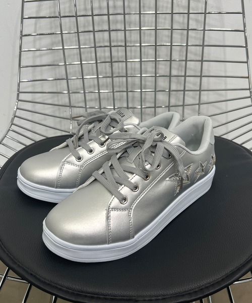 LUGG NAGG(ラグナグ)の「【risata】【軽量】オーソドックス5ホールレースアップスニーカー(スニーカー・レディース・シルバー/ネイビー/ブラック/ホワイト・23.5cm/23.0cm/24.0cm/22.5cm/24.5cm)」の4枚目の写真