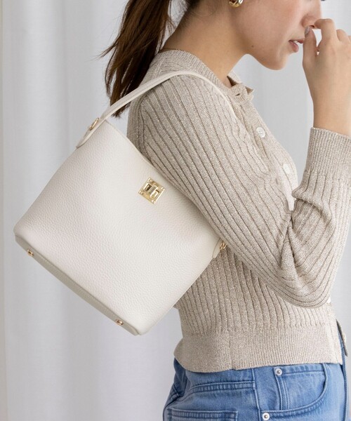 NOLLEY’S（ノーリーズ）の「ヒネリ金具レザーバッグ（ショルダーバッグ・レディース・オレンジ/ホワイト/ブラック・FREE）」の2枚目の写真