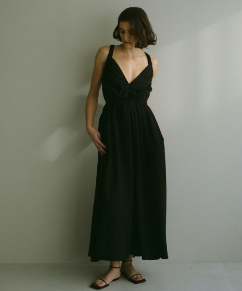 ETRE TOKYO（エトレトウキョウ）の「シェイプドネックキャミワンピース（ワンピース・レディース・オレンジ/ホワイト/ブラック・FREE）」の3枚目の写真