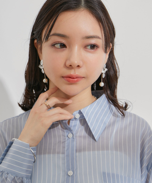 VIS(ビス)の「フラワー×カーブラインパールピアス(ピアス(両耳用)・レディース・シルバー/ゴールド・FREE)」の14枚目の写真
