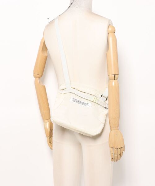 PUEBCO（プエブコ）の「VINTAGE HEAVY PARACHUTE SHOULDER POUCH（ショルダーバッグ・メンズ・ホワイト/オレンジ・ONE SIZE）」の9枚目の写真
