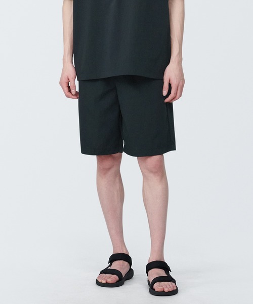 無印良品(ムジルシリョウヒン)の「紳士 風を通すストレッチショートパンツ(その他パンツ・メンズ・ブラック/カーキ/ネイビー・S/L/XL)」の2枚目の写真