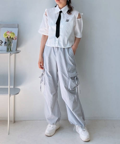 AS KNOW AS plus（アズノゥアズプラス）の「◎ネクタイ付き 肩スリット袖リボンショート丈シャツ（シャツ/ブラウス・レディース・オフホワイト/サックスブルー系/イエロー系・FREE）」の9枚目の写真