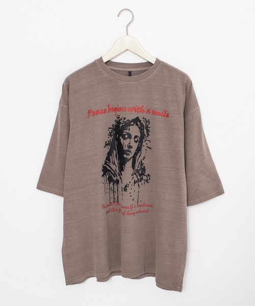 Revo.（レボ）の「ヴィンテージライク ピグメント加工 アソート レトロプリント オーバーサイズTシャツ（Tシャツ/カットソー・メンズ・ブラック系その他/ブラック系その他7/モカ/ブラック系その他3/ブラック系その他5/ブラウン系その他2/ブラック系/ブラック/ブラック系その他2/ブラウン系その他4/ブラウン系その他5/ブラウン系その他6/ブラウン系その他7/ブラウン系その他/ブラック系その他4/ブラック系その他6/ブラウン系その他3/ブラウン系・L/M/XL）」の13枚目の写真