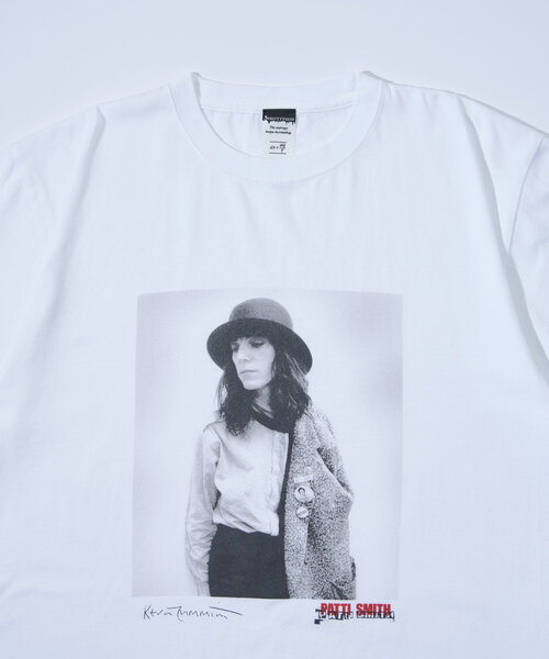 Sourcream(サワークリーム)の「【Sourcream/サワークリーム】 パティ・スミス フォトTEE 2(Tシャツ/カットソー・レディース・ホワイト/チャコールグレー・FREE)」の3枚目の写真