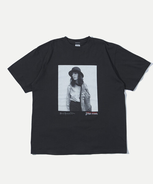 Sourcream(サワークリーム)の「【Sourcream/サワークリーム】 パティ・スミス フォトTEE 2(Tシャツ/カットソー・レディース・ホワイト/チャコールグレー・FREE)」の5枚目の写真