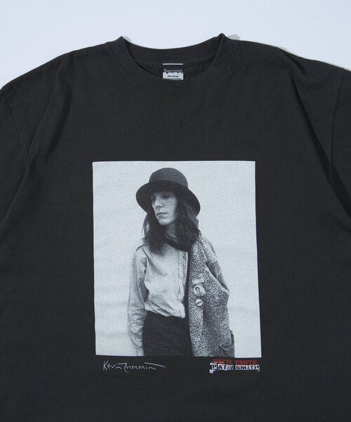 Sourcream(サワークリーム)の「【Sourcream/サワークリーム】 パティ・スミス フォトTEE 2(Tシャツ/カットソー・レディース・ホワイト/チャコールグレー・FREE)」の4枚目の写真