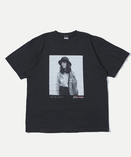 Sourcream(サワークリーム)の「【Sourcream/サワークリーム】 パティ・スミス フォトTEE 2(Tシャツ/カットソー・レディース・ホワイト/チャコールグレー・FREE)」の2枚目の写真