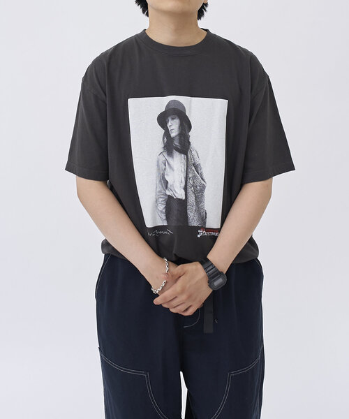 Sourcream(サワークリーム)の「【Sourcream/サワークリーム】 パティ・スミス フォトTEE 2(Tシャツ/カットソー・レディース・ホワイト/チャコールグレー・FREE)」の11枚目の写真