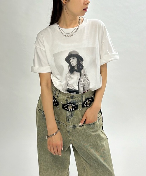 Sourcream(サワークリーム)の「【Sourcream/サワークリーム】 パティ・スミス フォトTEE 2(Tシャツ/カットソー・レディース・ホワイト/チャコールグレー・FREE)」の12枚目の写真