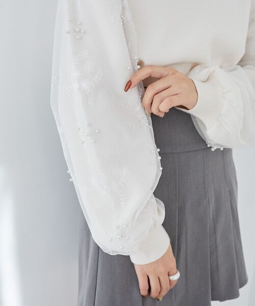 MAJESTIC LEGON(マジェスティックレゴン)の「パールチュールスリーブニット(ニット/セーター・レディース・ブルー/アイボリー/ブラック/ピンク/ラベンダー・MEDIUM)」の7枚目の写真