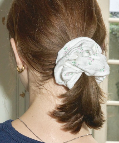 GIUNON（ジウノン）の「flower rib chouchou / 小花柄リブ編みシュシュ（シュシュ・レディース・グレー/ホワイト・FREE）」の14枚目の写真