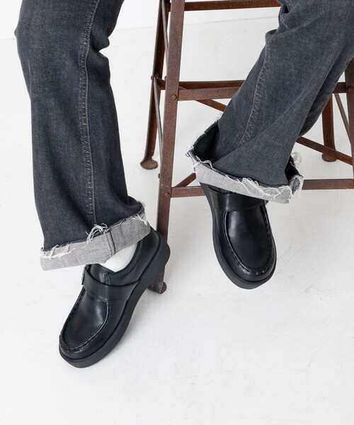 FREAK'S STORE(フリークスストア)の「ROVERETO/ロベレート フェイクレザー ベルト 厚底モカシン(モカシン/デッキシューズ・レディース・ブラック/キャメル・36/37/38)」の4枚目の写真