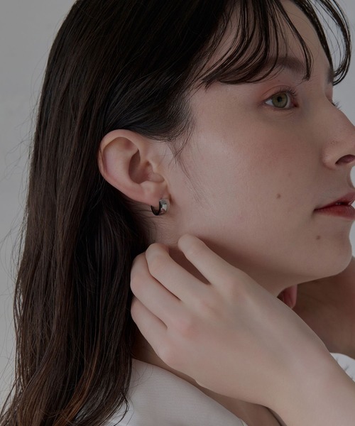 Phoebe(フィービィー)の「【金属アレルギー対応】ワンタッチワイドフープミニピアス(片耳)/サージカルステンレス(ピアス(片耳用)・レディース・イエローゴールド/シルバー・FREE)」の12枚目の写真