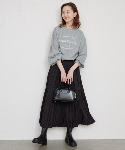 SLOBE IENA（スローブイエナ）の「ロゴショートスウェット（スウェット・レディース・レッド/ネイビー/チャコールグレー・FREE）」の4枚目の写真