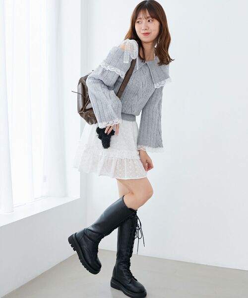 MAJESTIC LEGON（マジェスティックレゴン）の「レースリボンオフショルケーブルニット（ニット/セーター・レディース・グレー/チャコールグレー/アイボリー・MEDIUM）」の12枚目の写真